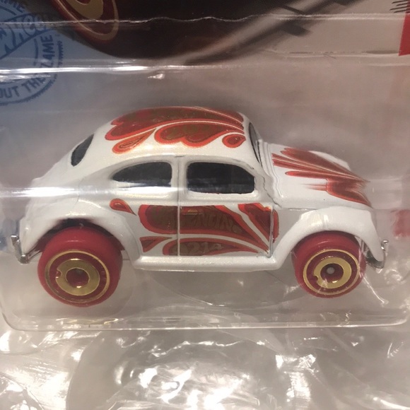 Hotwheels 1yr only 2021 holiday racers valentines 62 Volkswagenbug near mint - Picture 2 of 8